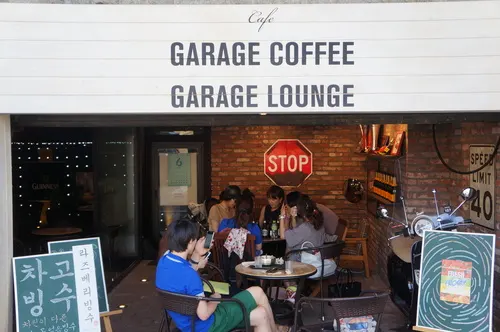 Galleries and cafés in the Bukchon area